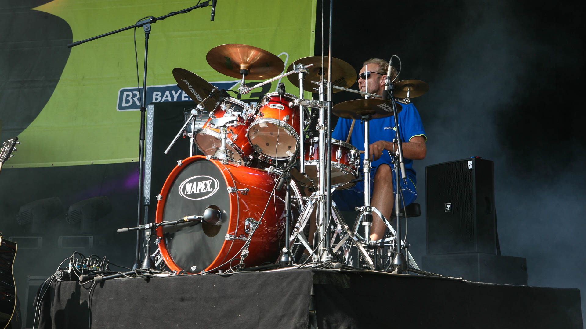 BAYERN 3 Band-Drummer Thommi Stottrop hat so ziemlich die beste Übersicht © BAYERN 3