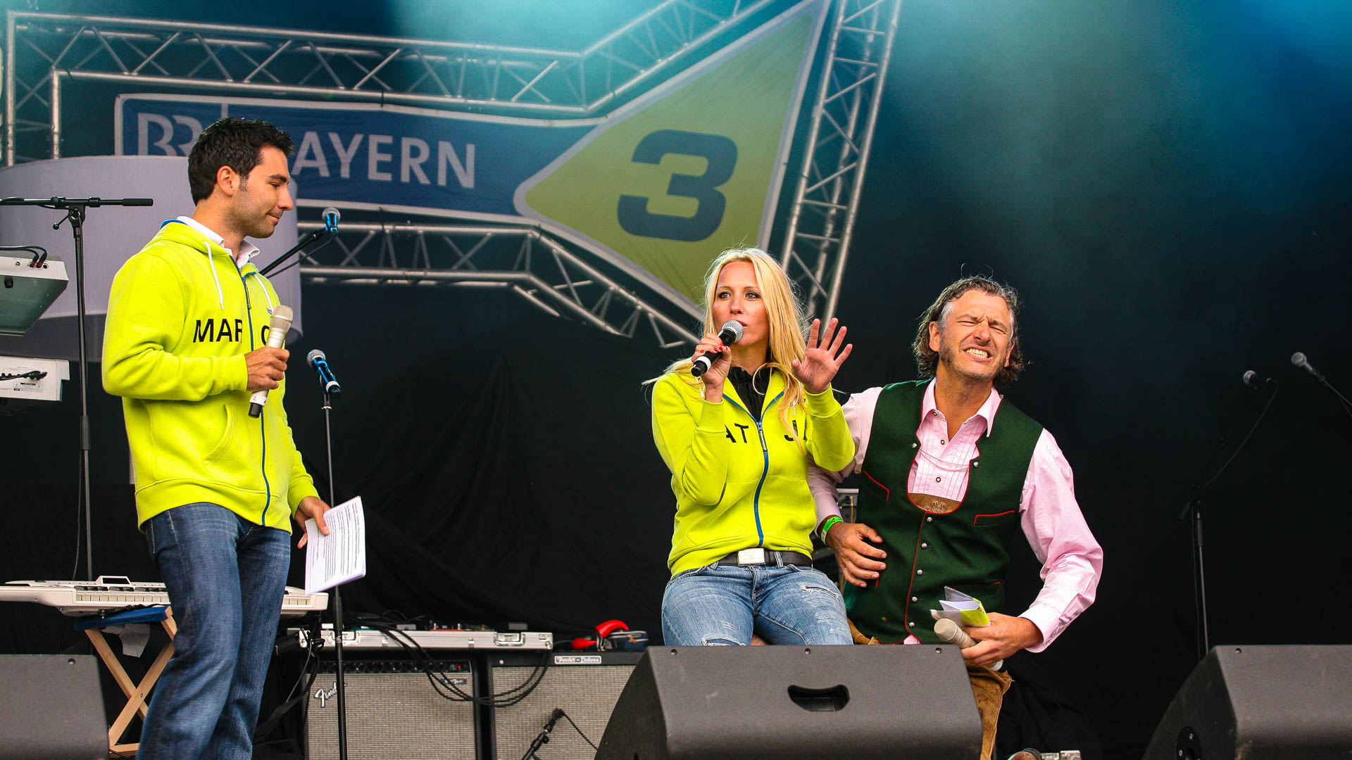 Auf der BAYERN 3 Bühne Markus Fahn, Katja Wunderlich und Bernhard -Fleischi-Fleischmann © BAYERN 3