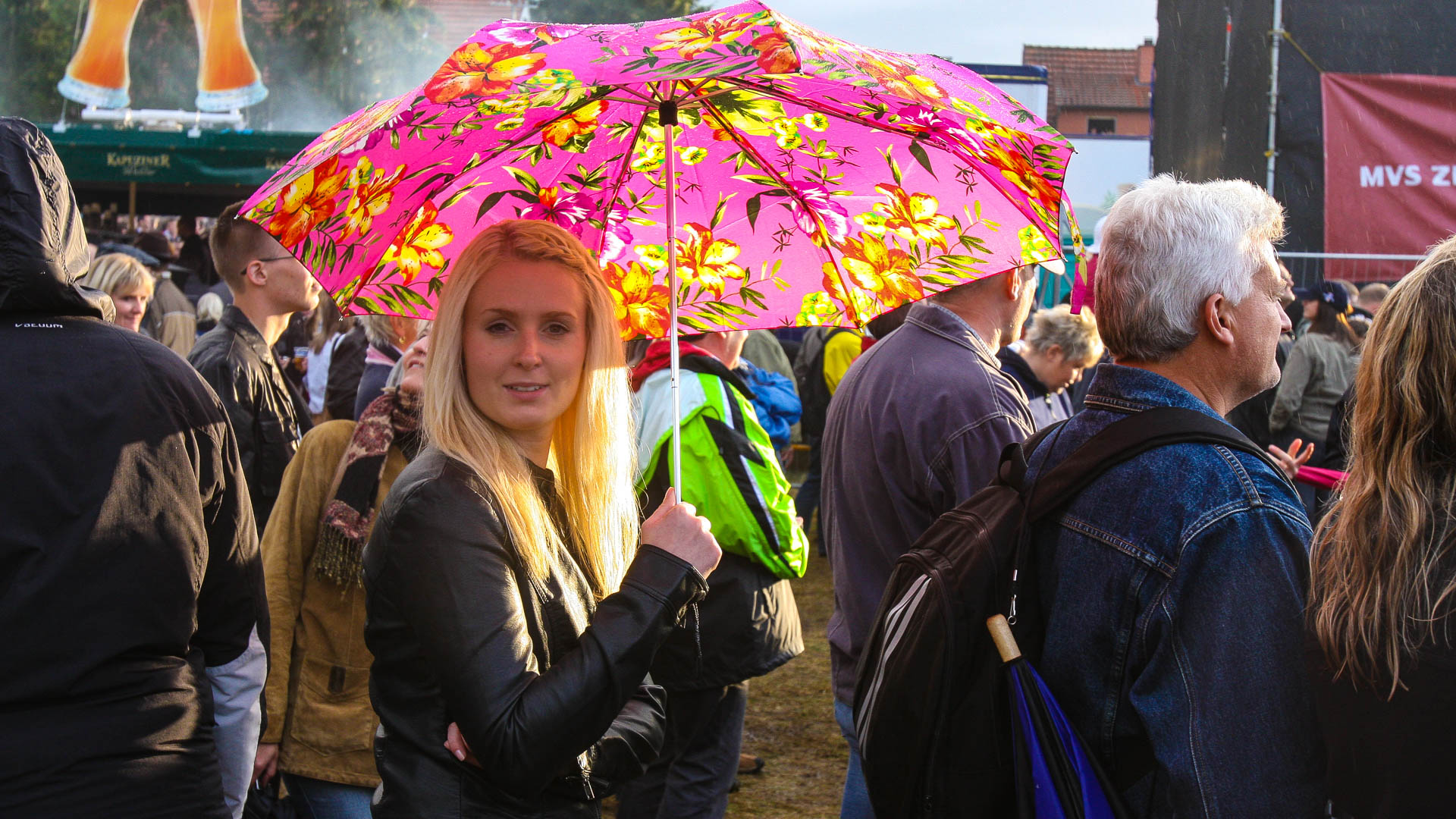 Ja, auch in Unterfranken gibt es modische Regenschirme! © BAYERN 3