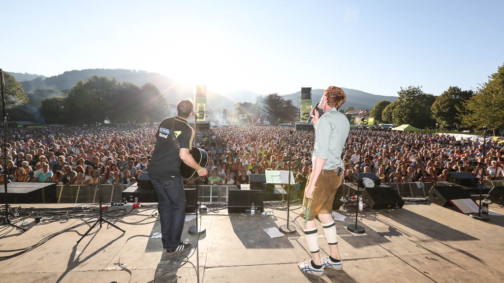 Edi van Beek und Sebastian Winkler von der BAYERN 3 Band vor genialer Kulisse © BAYERN 3