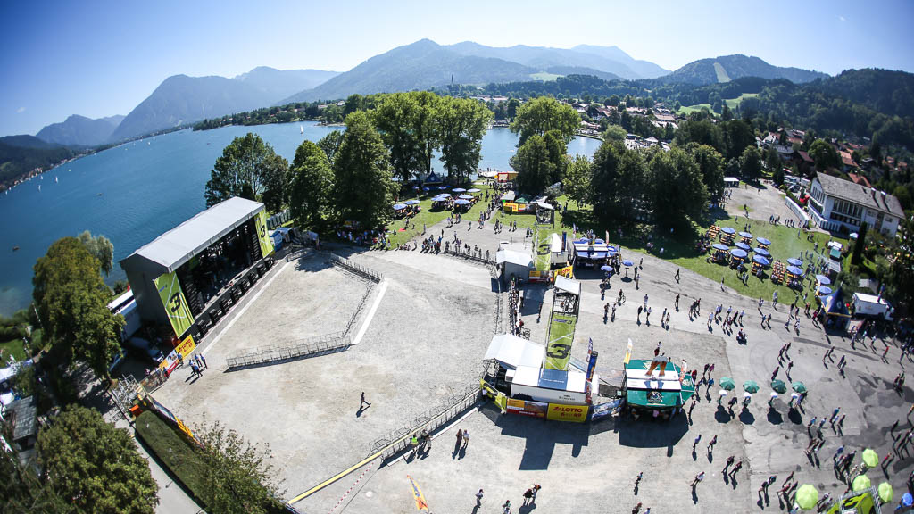 Das Dorffest-Gelände in Bad Wiessee von oben - und noch leer ... © BAYERN 3