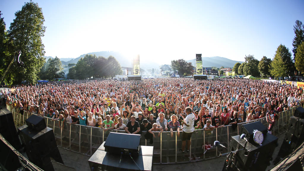 Vor der großen BAYERN 3 Bühne: 45.000 Partygäste aus dem BAYERN 3 Land © BAYERN 3