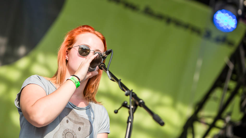 Lena kommt aus Georgensgmünd und singt mit der BAYERN 3 Band auf der gigantischen Bühne © BAYERN 3