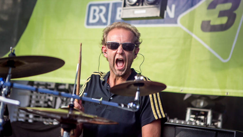 Schlagzeuger Thommi Stottrop hat auch mächtig Spaß! © BAYERN 3