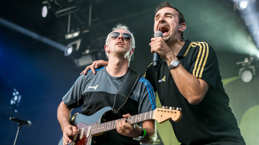 Edi van Beek und Gitarrist Thommy Müller von der BAYERN 3 Band © BAYERN 3
