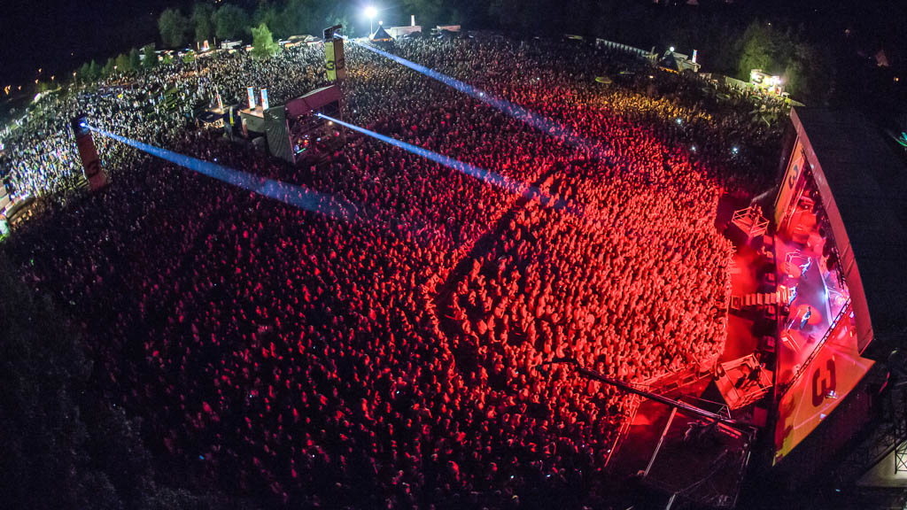 Menschen, soweit das Auge reicht - die Kulisse beim BAYERN 3 Dorffest ist gigantisch! © BAYERN 3