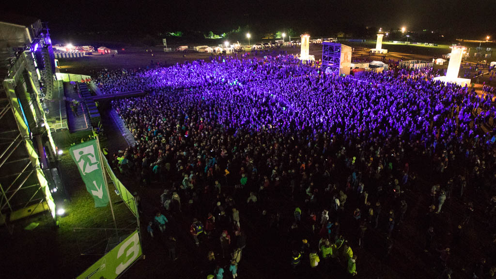 Ein gigantisches Bild vor der riesigen BAYERN 3 Dorffest-Bühne © BAYERN 3