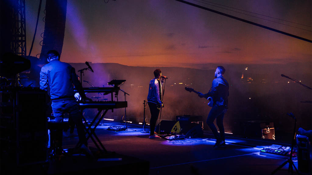 Revolverheld singen in den Sonnenuntergang beim BAYERN 3 Dorffest in Treuchtlingen © BAYERN 3