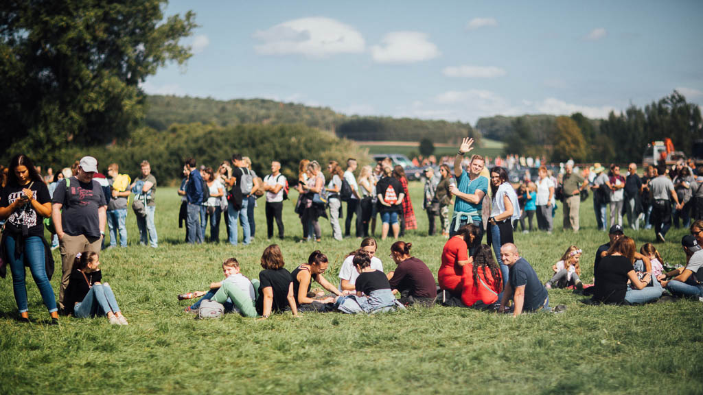 Clevere Dorffest-Besucher sichern sich frühzeitig die besten Plätze © BAYERN 3